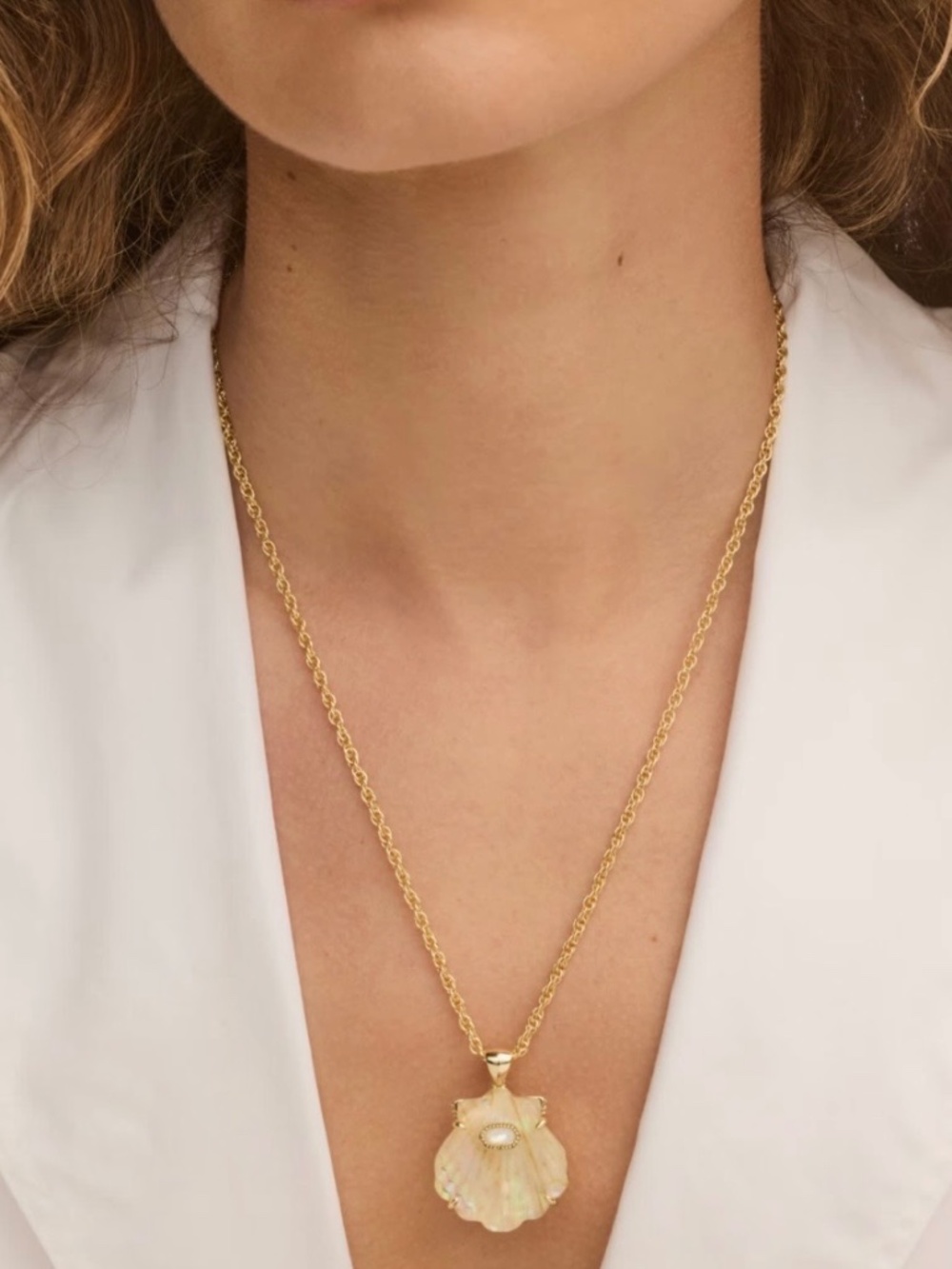 Kendra Scott Lucia Shell Gold Short Pendant Necklace In Iridescent Abalone - Picture 5 of 9
